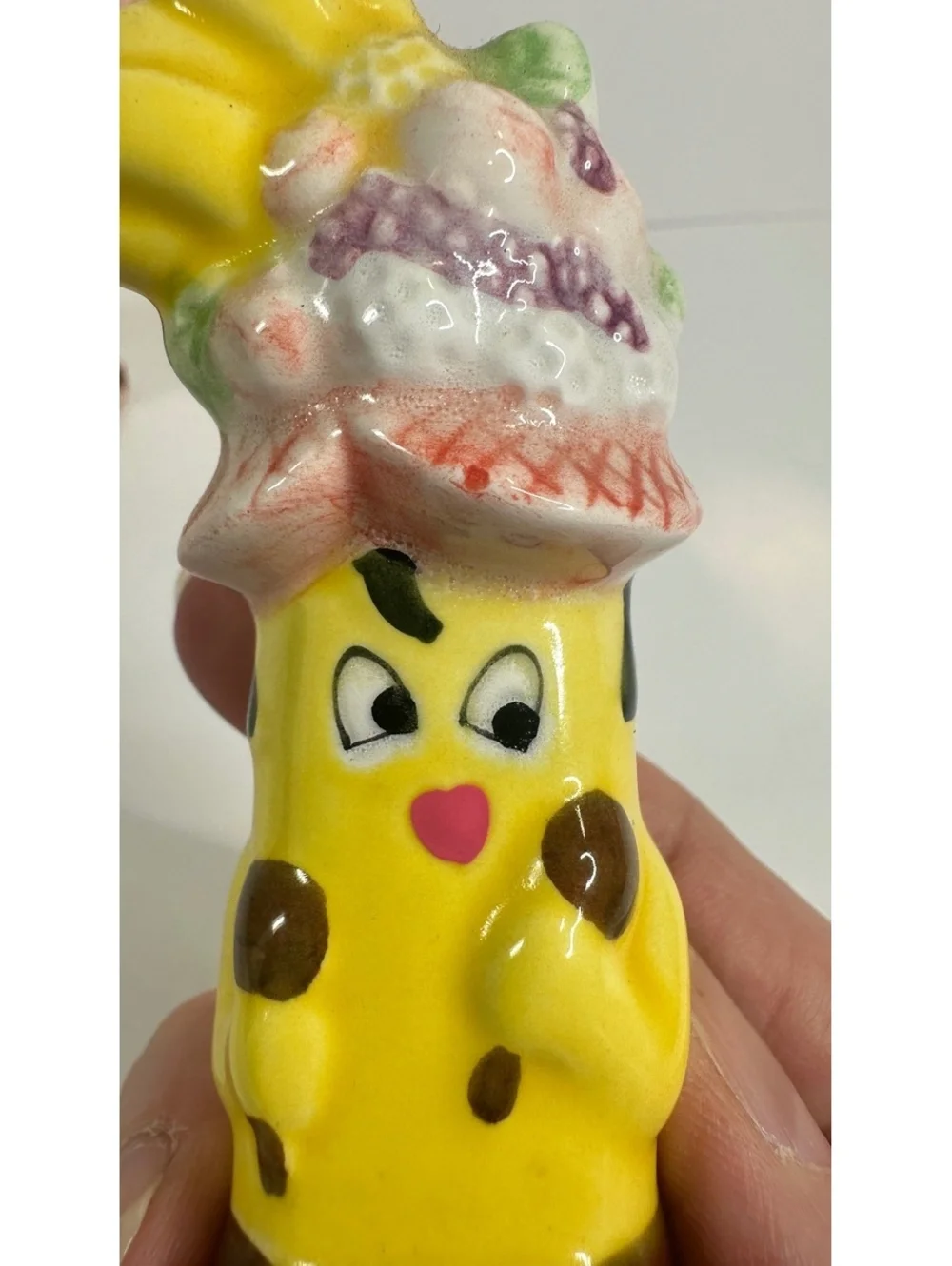 Vtg Dancing Bananas Salt & Pepper Shakers Anthropomorphic Fruit Hat Hula Kitschy